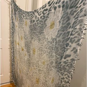 Beautiful Suzy Roher scarf blues/soft white and yellows